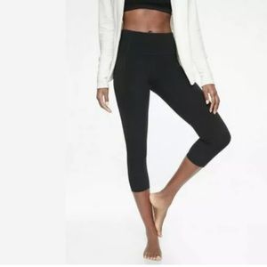 ATHLETA Salutation Stash Pocket Capri Tight. Size L. Great condition